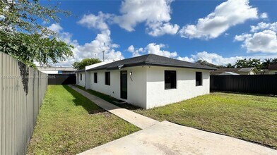 2492 NW 44th St in Miami, FL - Building Photo - Building Photo