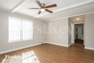 2077 Oakvalley Rd, Unit 115 in Memphis, TN - Foto de edificio - Building Photo