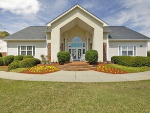 Regency Apartments in Fayetteville, NC - Foto de edificio - Building Photo