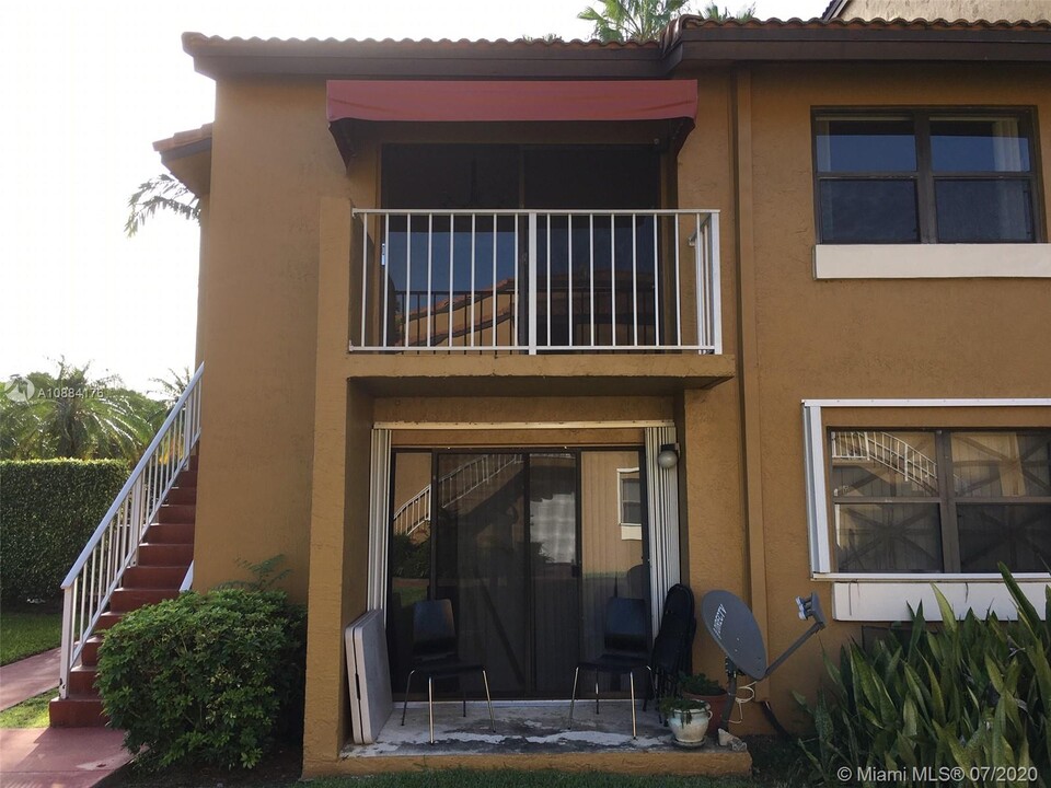 15650 SW 80th St-Unit -F-208 in Miami, FL - Building Photo