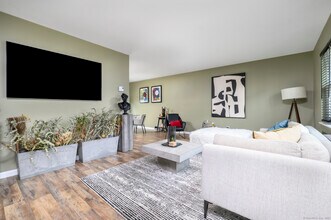 63 Maple Tree Ave in Stamford, CT - Building Photo - Building Photo
