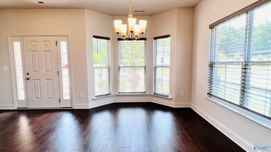 212 SW Properzi Wy in Huntsville, AL - Foto de edificio - Building Photo