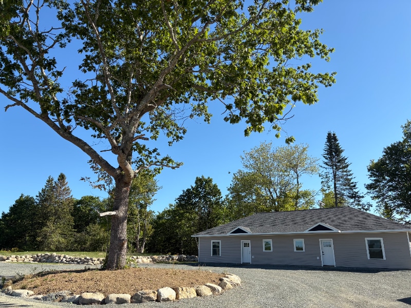 684 Pleasant St-Unit -Unit 1 in Blue Hill, ME - Foto de edificio