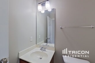 218 Roxbury Dr in O'Fallon, MO - Building Photo - Building Photo