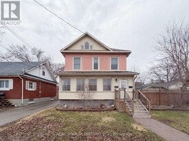 143 Elmsley St N in Smiths Falls, ON - Building Photo