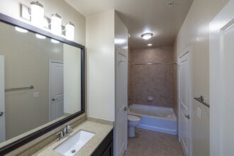 Gables Centerpointe in Fairfax, VA - Building Photo - Interior Photo