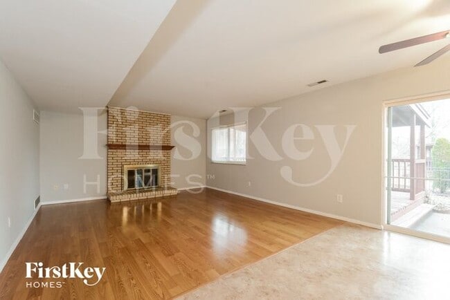 846 Vlg Mdw Dr in Ballwin, MO - Foto de edificio - Building Photo