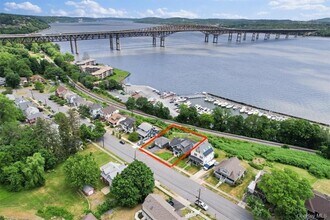 346 N Montgomery St in Newburgh, NY - Building Photo - Building Photo