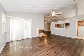 2139 Lady Di Ln in Jacksonville, FL - Foto de edificio - Building Photo