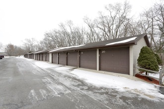 Pine Creek Apartments in Loves Park, IL - Building Photo - Building Photo