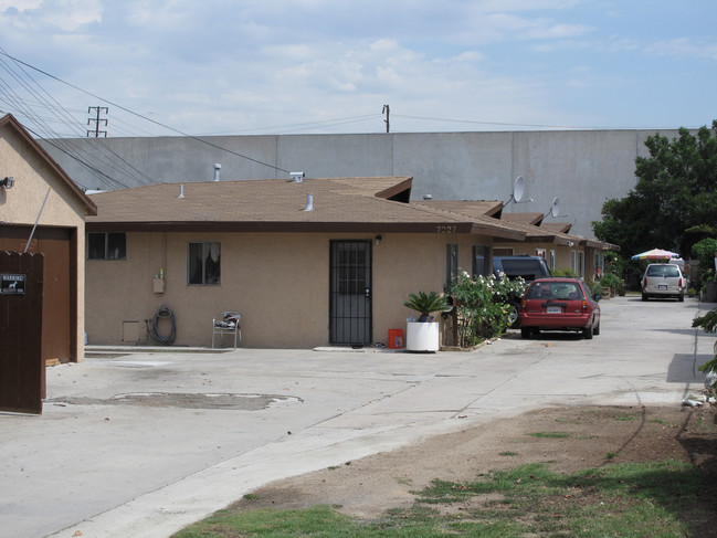 7225 Motz St in Paramount, CA - Building Photo - Building Photo