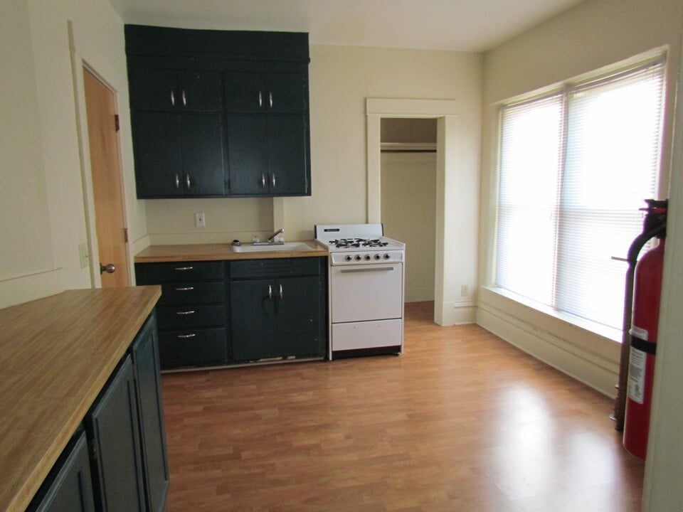 327 E Cherry St in Mankato, MN - Building Photo