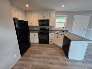 16 Thomas Ln in Chaska, MN - Building Photo - Building Photo