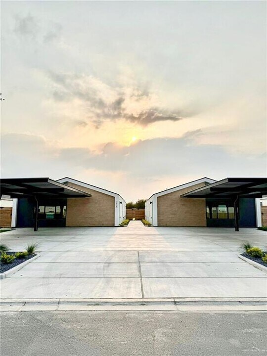 3405 N L St in McAllen, TX - Building Photo