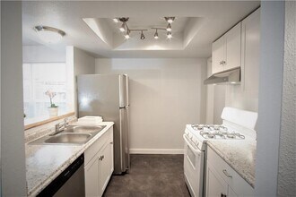 6907 Lovely Ln in Austin, TX - Building Photo - Building Photo