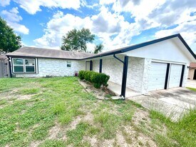 624 Jamie Sue Dr in Converse, TX - Building Photo