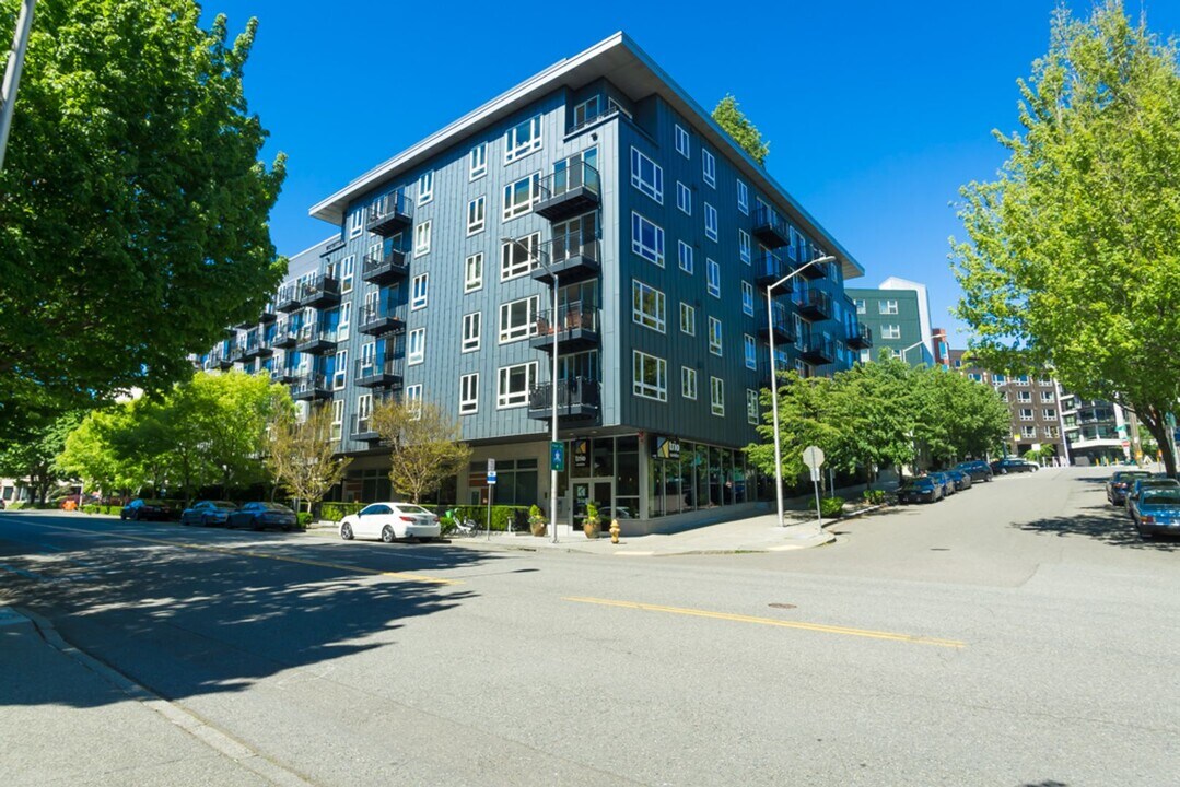 3104 Western Ave in Seattle, WA - Building Photo