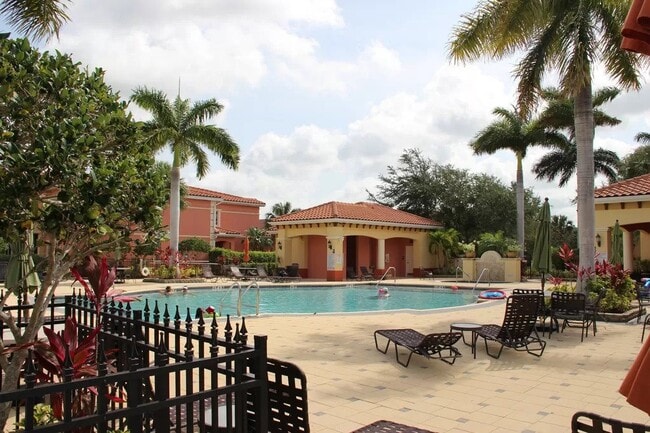 20241 Estero Gardens Cir, Unit 102 in Estero, FL - Building Photo - Building Photo