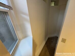 1243 Beacon St, Unit 114 in Brookline, MA - Foto de edificio - Building Photo