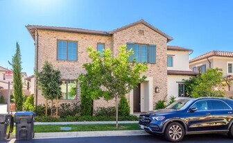 107 Dolci in Irvine, CA - Building Photo