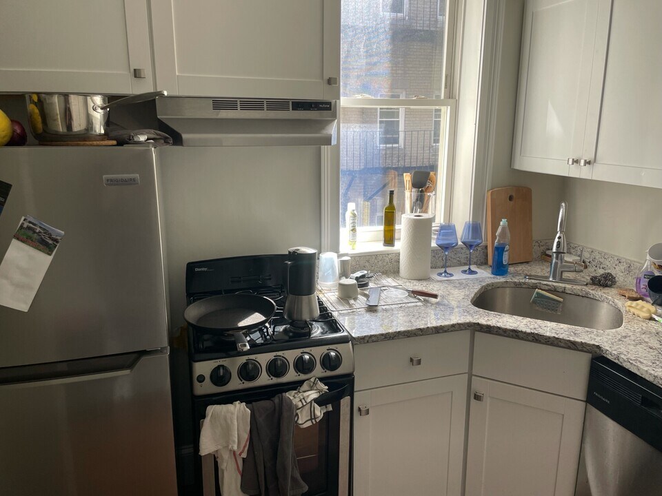 1186 Commonwealth Ave, Unit 17 in Boston, MA - Building Photo