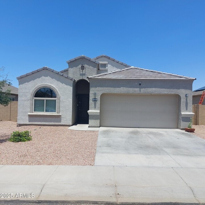 25322 W Carson Dr in Buckeye, AZ - Building Photo