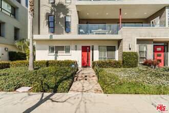 12765 Bluff Creek Dr in Los Angeles, CA - Building Photo - Building Photo