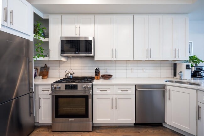 27 Belmont Ave in Jersey City, NJ - Building Photo - Building Photo