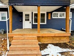 1327 Lake St in Lincoln, NE - Building Photo - Building Photo