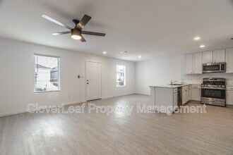 12822 Ratcliff Lk in Saint Hedwig, TX - Building Photo - Building Photo