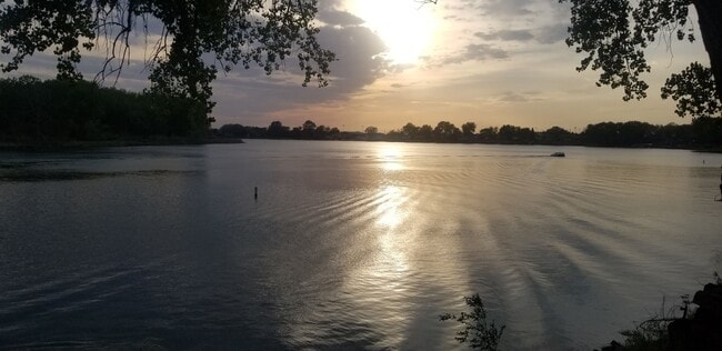 315 Lakeshore Dr in North Sioux City, SD - Foto de edificio - Building Photo