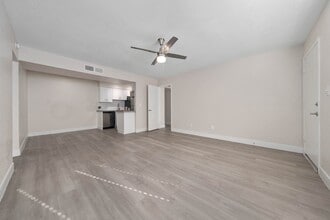 Monterey Village in Phoenix, AZ - Foto de edificio - Building Photo