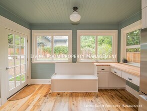 1417 NE Stanton St in Portland, OR - Building Photo - Building Photo