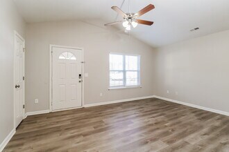 4703 Tumbleweed Ct in Charlotte, NC - Foto de edificio - Building Photo