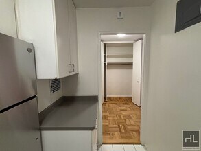 EAST 49 STREET in New York, NY - Building Photo - Building Photo