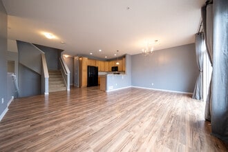 11816 Emery Village Dr N in Champlin, MN - Building Photo - Building Photo