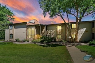 31 Abbey Villa Cir in Fontana-on-Geneva Lake, WI - Building Photo