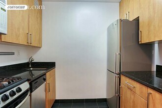 211 E 53rd St in New York, NY - Building Photo - Building Photo