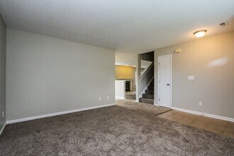 713 Millbrook Dr in Avon, IN - Building Photo - Building Photo
