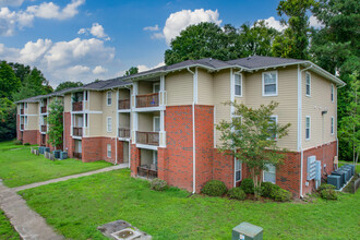 The Shires Apartments in Charleston, SC - Foto de edificio - Primary Photo