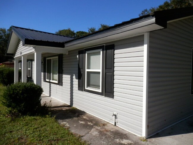 1105 Ricade Dr in Hinesville, GA - Foto de edificio - Building Photo