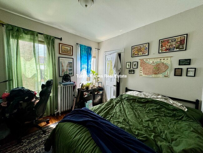 692 Columbia Rd, Unit 1 in Boston, MA - Building Photo - Building Photo