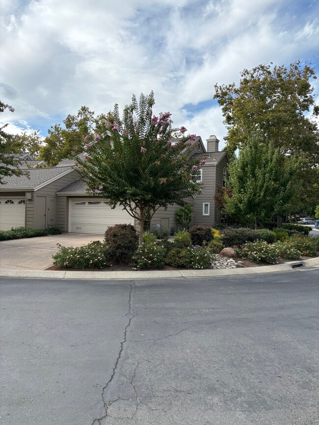 property at 1938 Stratton Cir