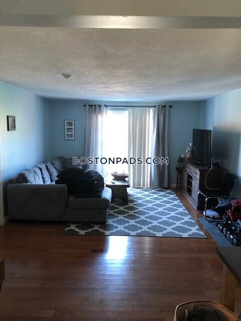 217 Beaver Dam Rd in Plymouth, MA - Building Photo