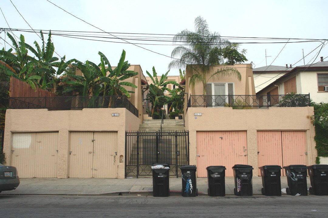 117 Rosemont Ave in Los Angeles, CA - Foto de edificio