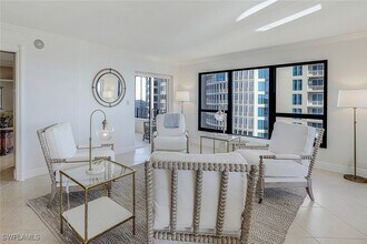 4451 Gulf Shore Blvd N in Naples, FL - Foto de edificio - Building Photo
