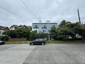 8529 Interlake Ave N in Seattle, WA - Building Photo - Building Photo