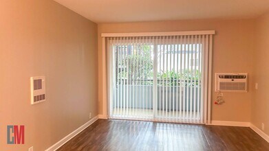 Hampton Court in San Diego, CA - Building Photo - Interior Photo