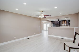 720 Durham Ln in Hoffman Estates, IL - Building Photo - Building Photo