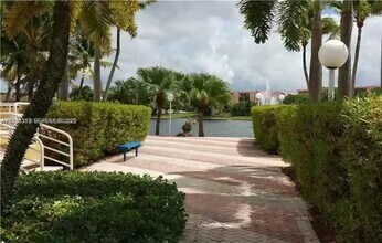 9363 Fontainebleau Blvd in Miami, FL - Building Photo - Building Photo